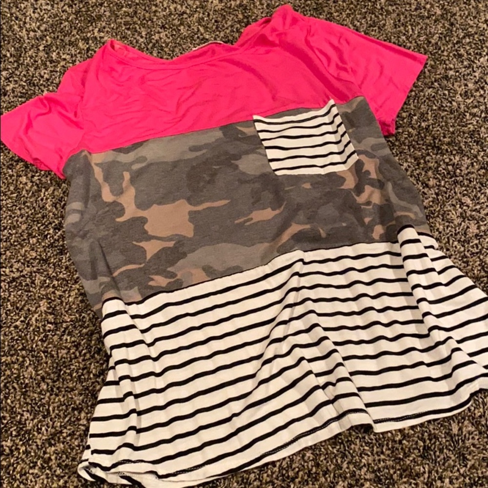 🌱 Color block camo tee